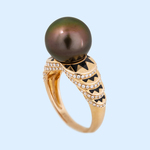 Peacock Bronze Tahitian Black Pearl on Rose Gold & Diamond setting (Autore)